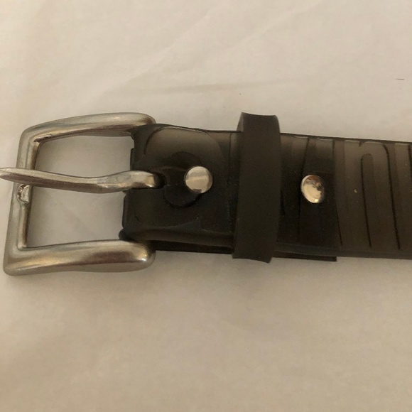 CALVIN KLEIN JEANS GREY RUBER MOLDED BELT sz 31.5